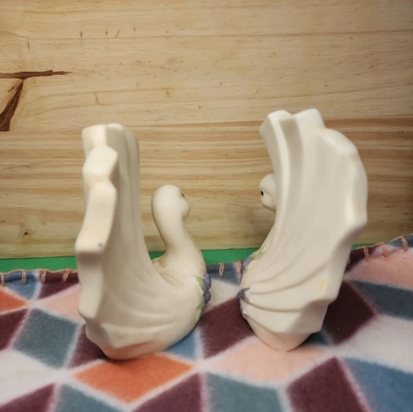 Vintage Porcelain Swans, 3 x 4 inches Salt and Pepper Shakers - Picture 2 of 7
